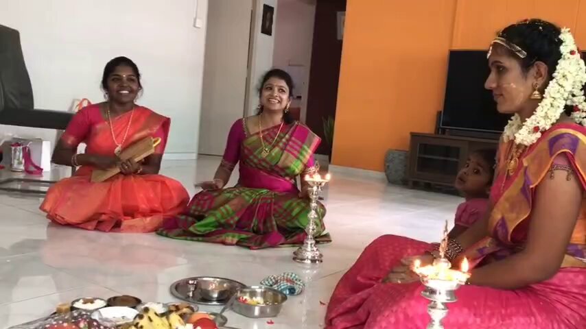 நம் இல்லங்களில் வளைகாப்பு வைபவம் நடக்கும் போது இந்த பாடல் பதிவிடுங்கள்..அழகா இருக்கு ம்... ஒரு பெண்ணின் பத்து மாத நிகழ்வும் இந்த பாடலில்