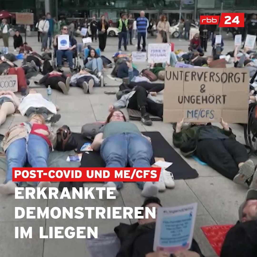 Betroffene von Post-Covid und ME/CFS haben am Wochenende in #Berlin demonstriert – und zwar liegend. Viele von ihnen können nicht stehen. Sie beklagen eine schlechte medizinische Versorgung und fehlende Medikamente.