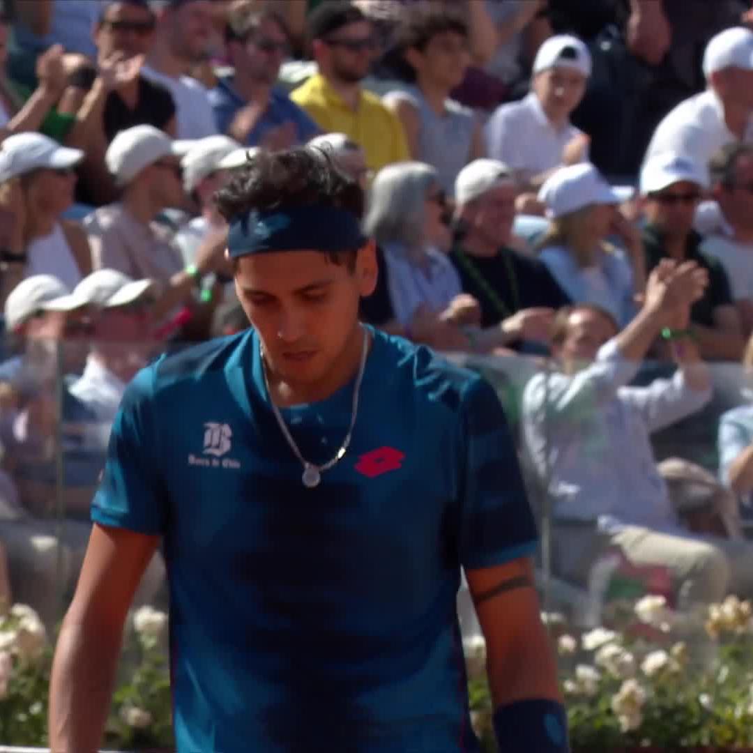 Señoras y señores, con ustedes... ¡Alejandro Tabilo! 👏 🇨🇱 El chileno accede a 4R de Roma, tras sorprender al No. 1 Djokovic por 6-2, 6-3. 🎥 Tennis TV | #IBI24