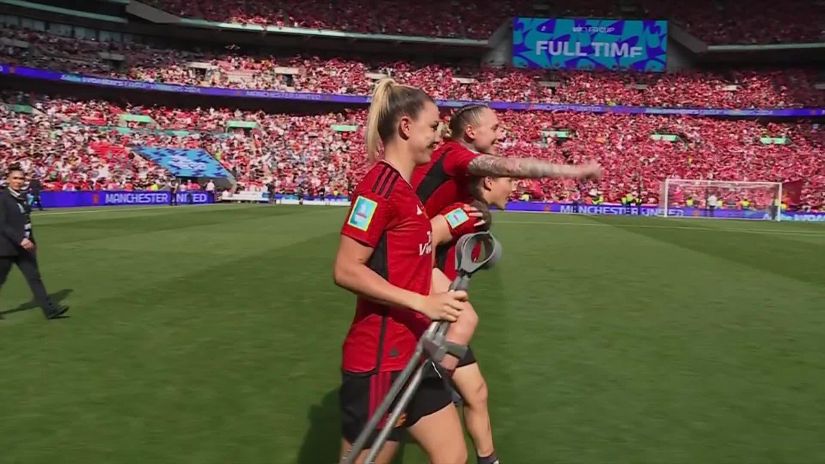 Rachel Williams gave injured Leah Galton a piggyback so she could get involved in the full-time celebrations ๐คฃ #AdobeWomensFACup