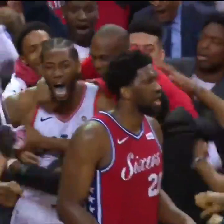 I never really noticed that Simmons had Kawhi absolutely blanketed and then Embiid bumps Simmons off of him for no reason at all instead of cutting off the sideline or something 😭