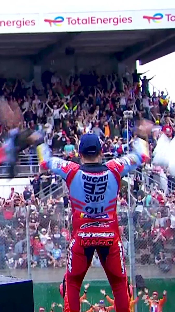 Do we have the BEST fans in the world?! ✨ This video definitely proves so! 💯 Merci one more time, what a crowd! 😍 #FrenchGP 🇫🇷