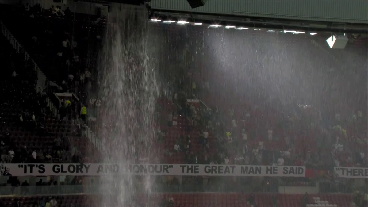 The Old Trafford waterfall 😳