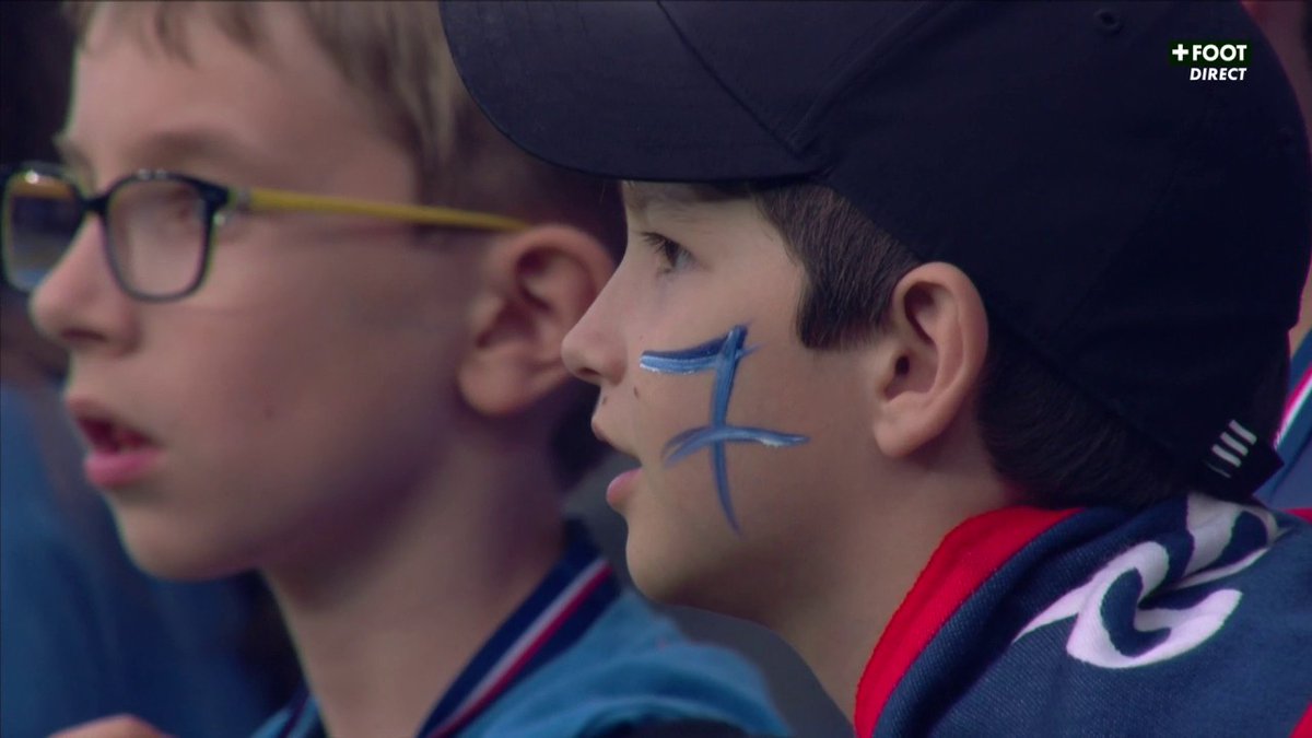 Quelques sifflets entendus au Parc des Princes à l'annonce du nom de Kylian Mbappé 🥶 #PSGTFC | #Ligue1UberEats