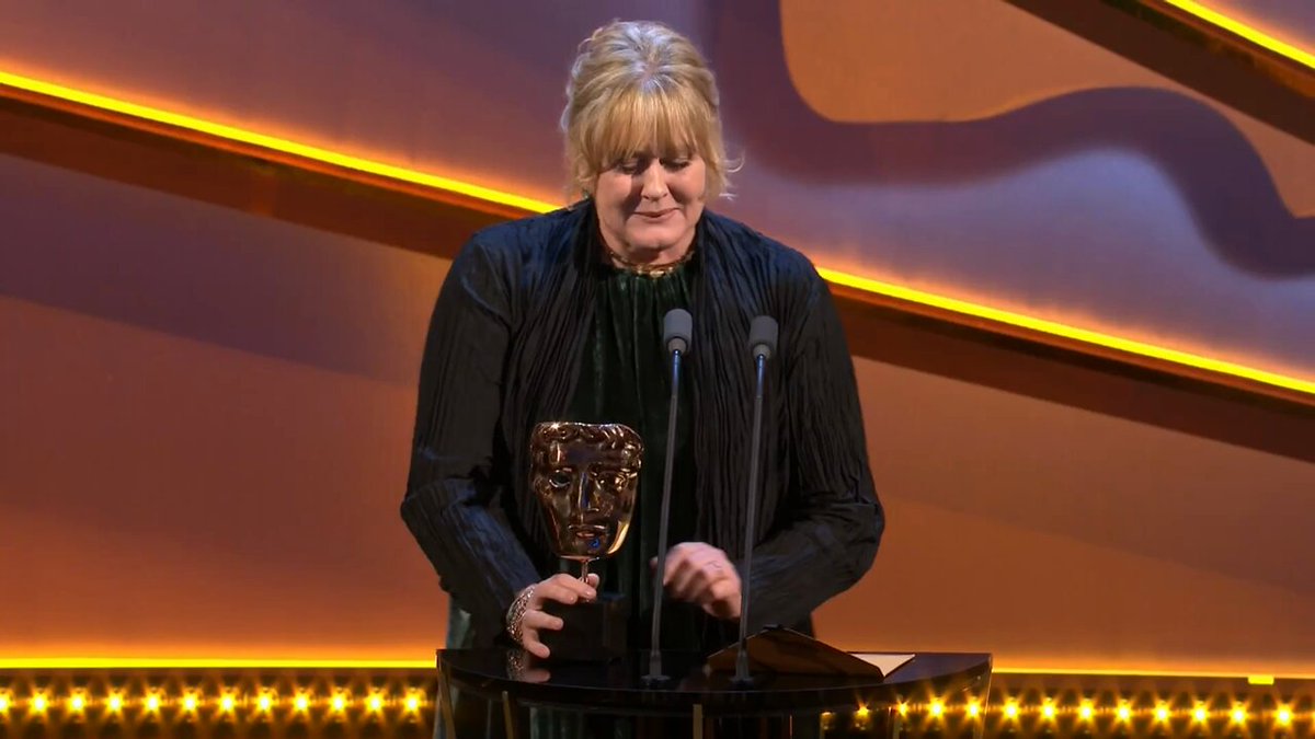 Sarah Lancashire pays tribute to the cast and crew of Happy Valley as she collects the BAFTA for Leading Actress 🏆 #BAFTATVAwards with P&O Cruises