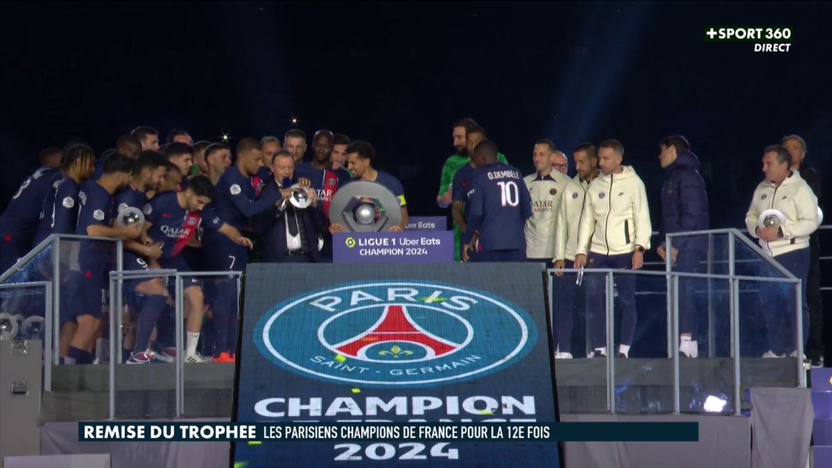 Marquinhos qui soulève l’Hexagoal avec le speaker Michel Montana. 🥰❤️💙 🎥 CANAL+ Foot