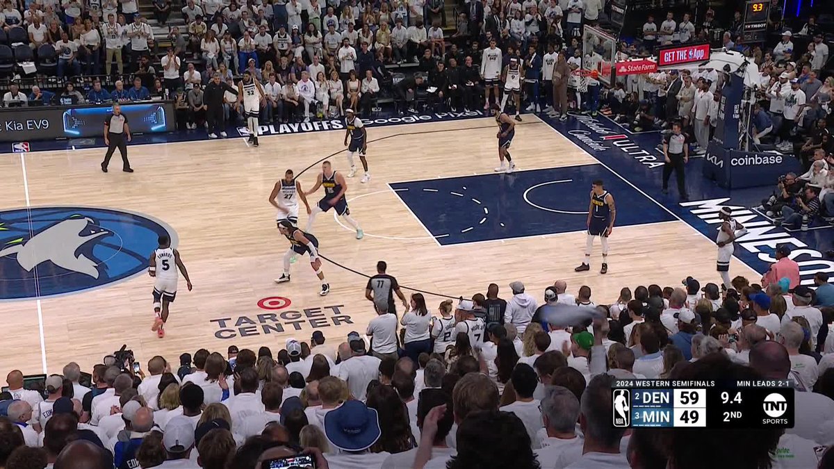 MURRAY FROM HALF-COURT AT THE BUZZER 😱