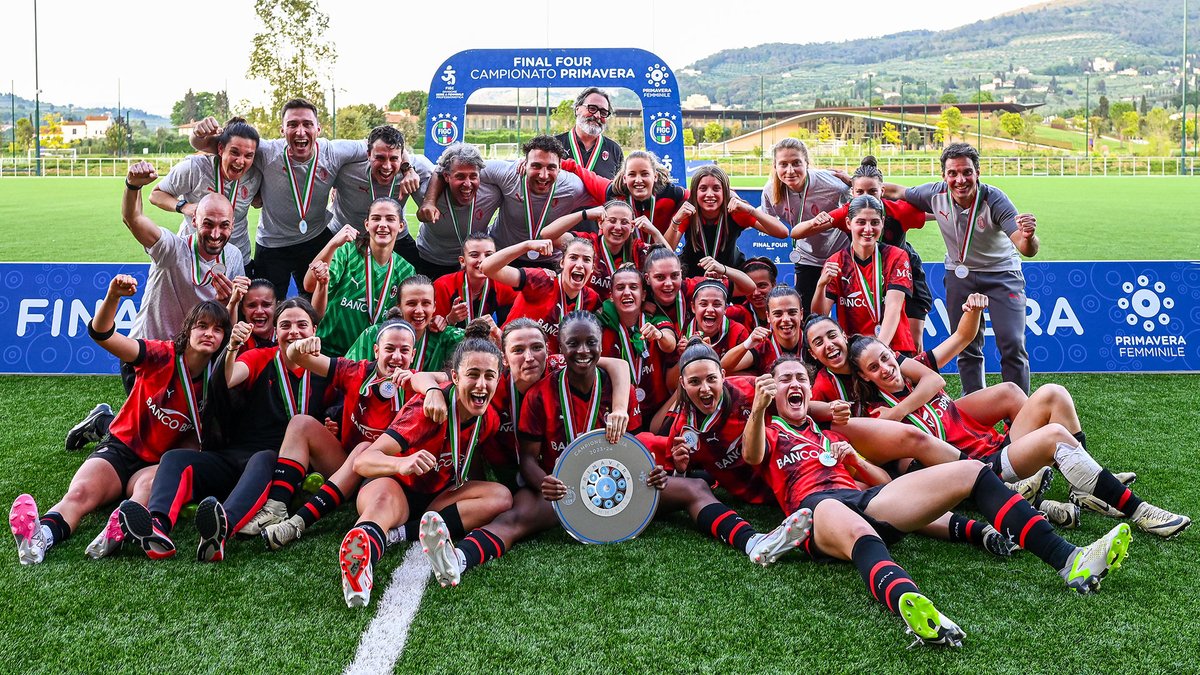 🏅 Il modo migliore per iniziare la settimana, insieme alle 𝐂𝐚𝐦𝐩𝐢𝐨𝐧𝐞𝐬𝐬𝐞 𝐝'𝐈𝐭𝐚𝐥𝐢𝐚! 😍 #PrimaveraFemminile #SempreMilan