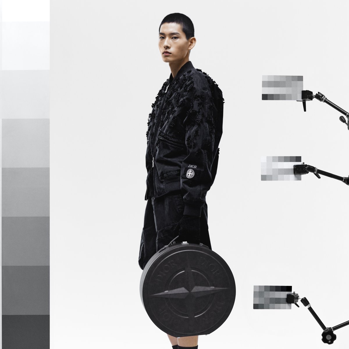 High luxury meets high functionality. Discover the Dior and Stone Island men's capsule by Kim Jones, fusing the House's tailoring and couture know-how with Stone Island's utilitarian codes on a range of revisited wardrobe archetypes enhanced with cannage and compass rose motifs.