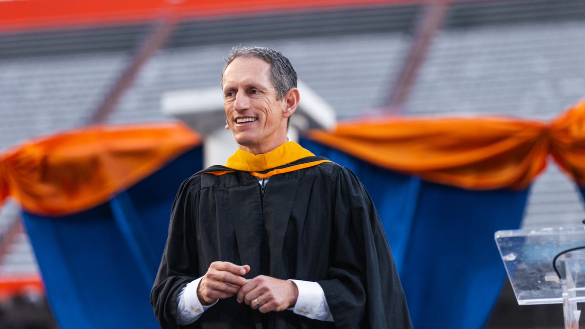UF alumnus and National Geographic photographer, Carlton Ward Jr, reminds grads to always reframe the view when the journey seems treacherous — focusing on the shared path and #GatorNation support all around. 🐊