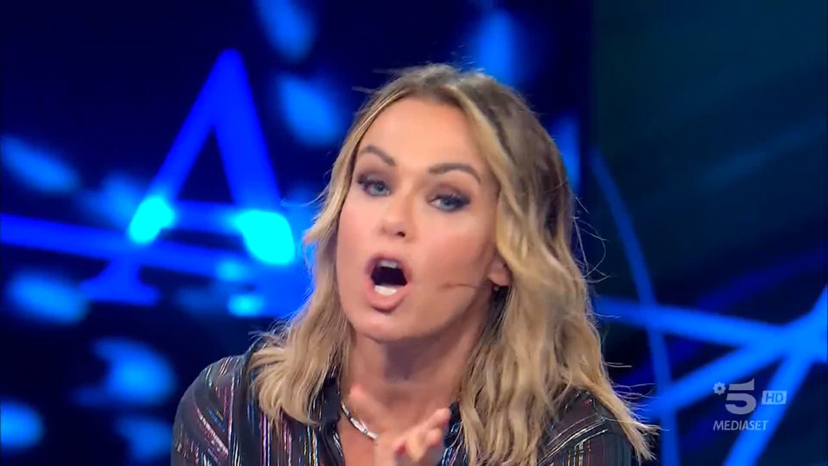 Sonia prende le difese di Greta! #Isola