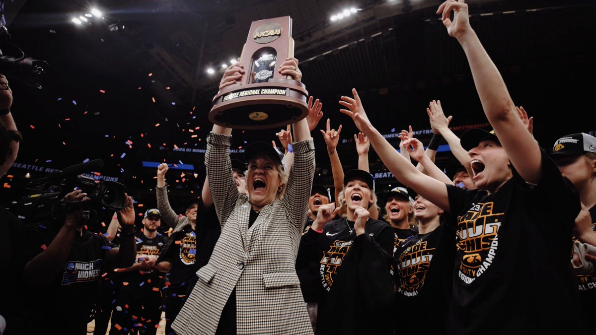 No better leader 🫶 Thank you, Coach Bluder! #Hawkeyes