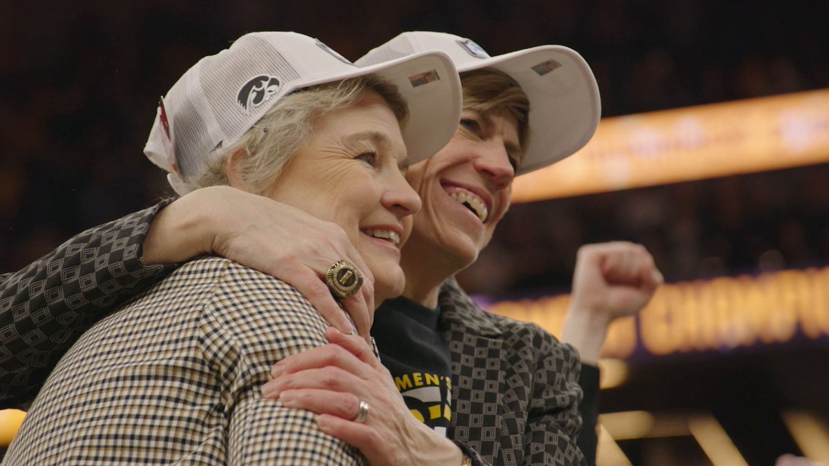 In great hands 🫶 Jan Jensen x #Hawkeyes