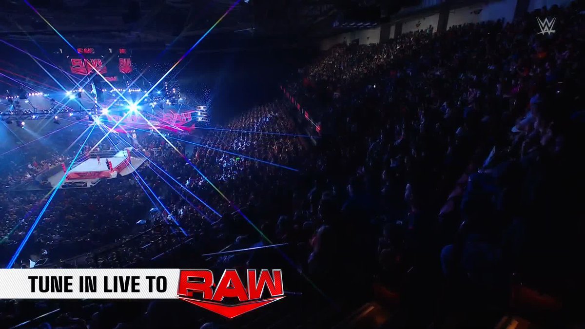 Two signature voices throughout #WWERaw history share a special moment in the ring when SAMANTHA THE BOMB welcomes back Lilian Garcia!