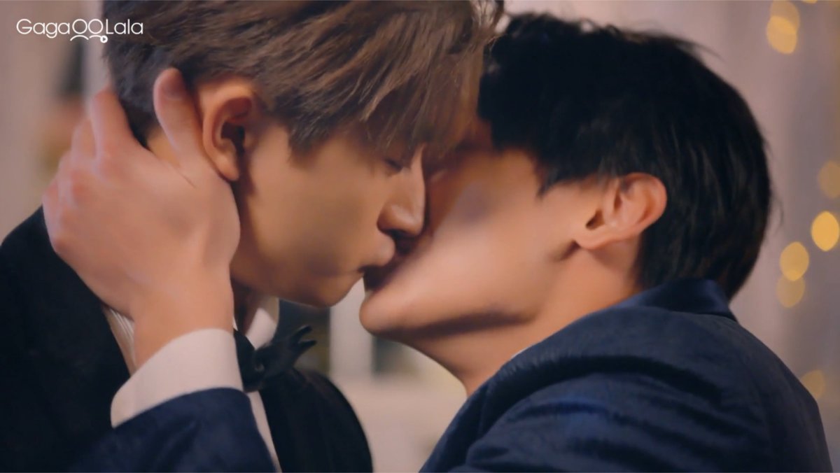 Shang Zhou (in blonde 😍) and Shun Yu overcame all obstacles to make their heartfelt marriage proposal! 🥹 Watch #YouAreMine #絕對佔領 SP on GagaOOLala. ▶️ LINK: