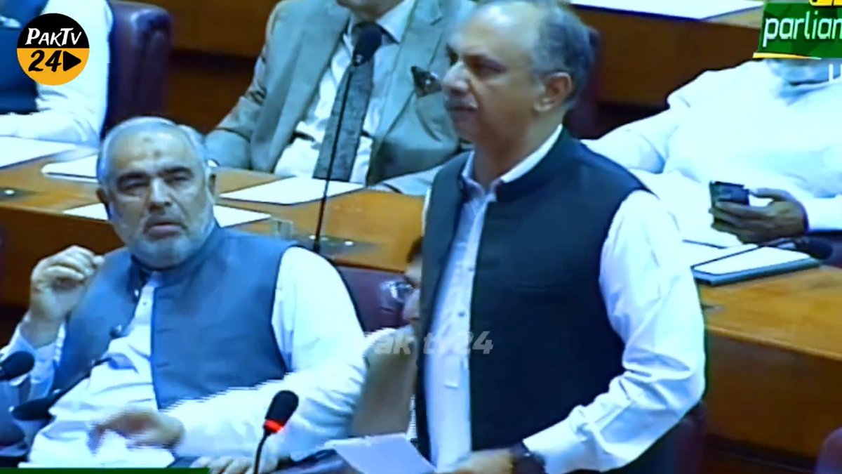 خواجہ آصف اتنے نالائق تھے کہ میرے دادا کی سفارش پر بینک میں نوکری ملی آج انہی کیخلاف باتیں کرتا ہے عمرایوب🔥
