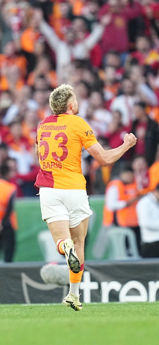 Asist ustası Dries Mertens'in ortasına, Barış Alper Yılmaz'dan muhteşem kafa vuruşu! 🤩