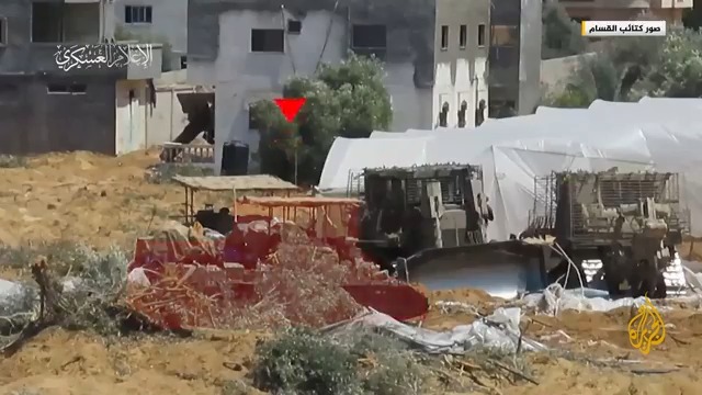 مشاهد بثتها كتائب القسام قالت إنها لاستهداف جنود وآليات العدو في محاور القتال شرق مدينة #رفح جنوب قطاع #غزة #حرب_غزة #الأخبار
