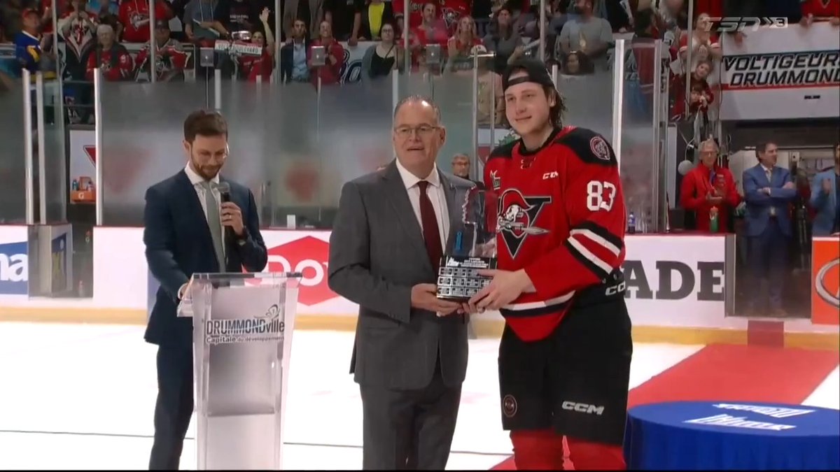 #LetsGoBuffalo prospect Vsevolod Komarov takes home the Guy Lafleur Trophy as #QPlayoffs MVP! 👏🏻