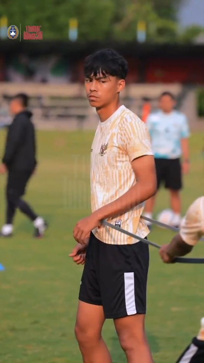 🧐 𝗣𝗿𝗼𝗳𝗶𝗹 𝗚𝗮𝗿𝘂𝗱𝗮 👤 Diego Andres Sinathrya 🗺 Jakarta, 5 Mei 2009 🦅 Training Camp Timnas U-16 🔛 Paris Saint-Germain Academy Pro Residency GreatGen 📍 DMF/CMF 🔝 180 | 68 ⚖️ #KitaGaruda #BersamaGaruda #GarudaMendunia
