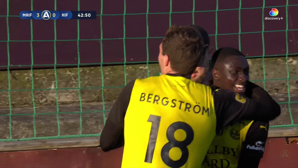 🗣 "Oj då vad är det där?! Det är division 7!" Hammarby släpper in 0-3 efter att ha tappat bollen i eget straffområde. Jacob Bergström är målskytten! 🤯 📲 Se matchen på