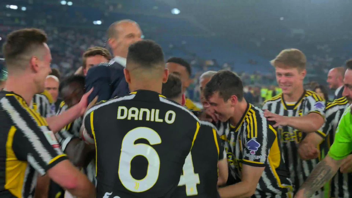 Mister Allegri being thrown 😅 #CoppaItaliaFrecciarossa