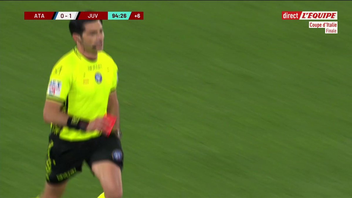 C’est quoi ce craquage de Massimiliano Allegri ?! 🤯 Il était prêt à en découdre le coach italien. 😭 🎥 la chaine L'Équipe