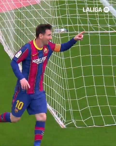في مثل هذا اليوم قبل 3 سنوات سجل ميسي الهدف الأخير في مسيرته مع برشلونة 💙❤️ 👕 17 موسم ⚽️ 672 هدف 🎯 303 اسيست 🐐