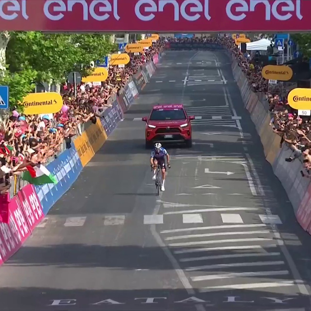 🇫🇷😍 Le récital de Julian Alaphilippe ! Le Français renoue avec la victoire et avec la manière sur la 12e étape du #Giro, au terme d'un numéro qui l'aura vu être en tête de la course durant 126 kilomètres ! #LesRP