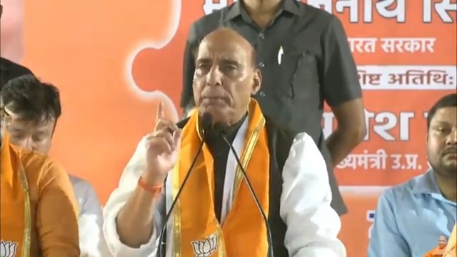 जो करिश्माई काम योगी आदित्यनाथ जी ने यहां की कानून-व्यवस्था को चुस्त-दुरुस्त बनाने में किया है, वह अपने आप में एक लैंडमार्क है: माननीय रक्षा मंत्री श्री Rajnath Singh जी