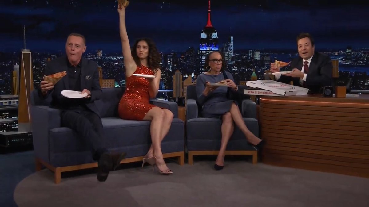 .One Chicago cast members @s_epatha, Miranda Rae Mayo &amp; Jason Beghe answer the age-old question: Chicago or New York style pizza? #FallonTonight