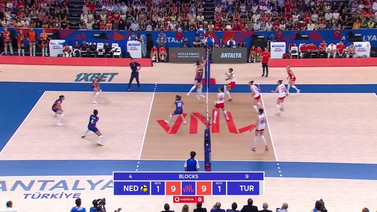 TÜRKIYE 🇹🇷 TAKE FIRST WIN! The defending #VNL Champions are back on the winning trail after defeating Netherlands 🇳🇱. 📺 Watch the #VNL2024 matches on VBTV. 📱#VNLFantasy Game: 🏐 #Volleyball #VNLAntalya #FileninSultanları