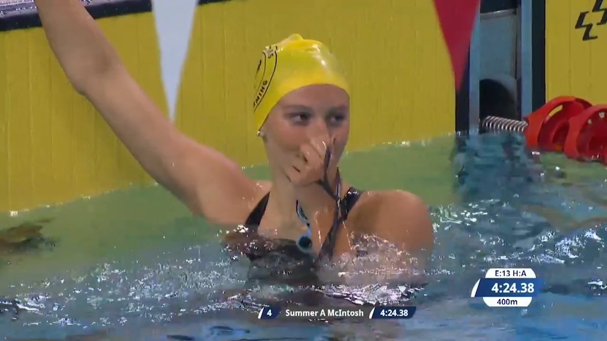CAN YOU BELIEVE IT?! 4:24.38 NEW 400m IM WORLD RECORD 🚨 World take note: summer mcintosh is ready for #Paris2024 Watch:
