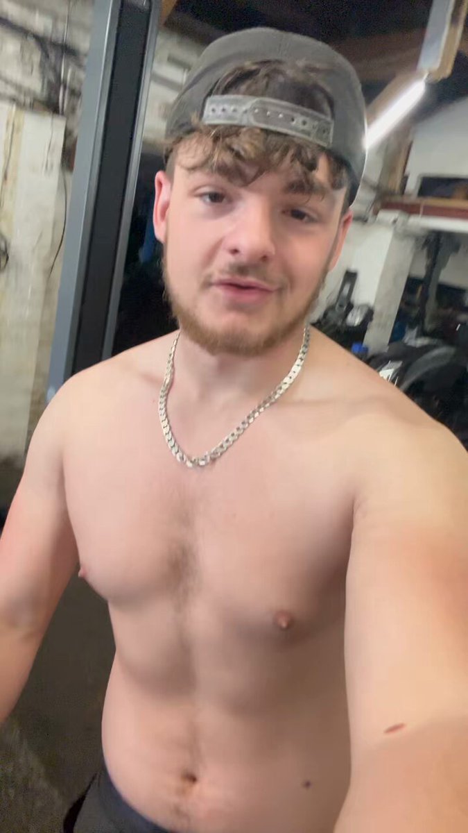What would you do if you saw me with my top off 😈 And having a budge that big 🤑 #findom #cashmaster