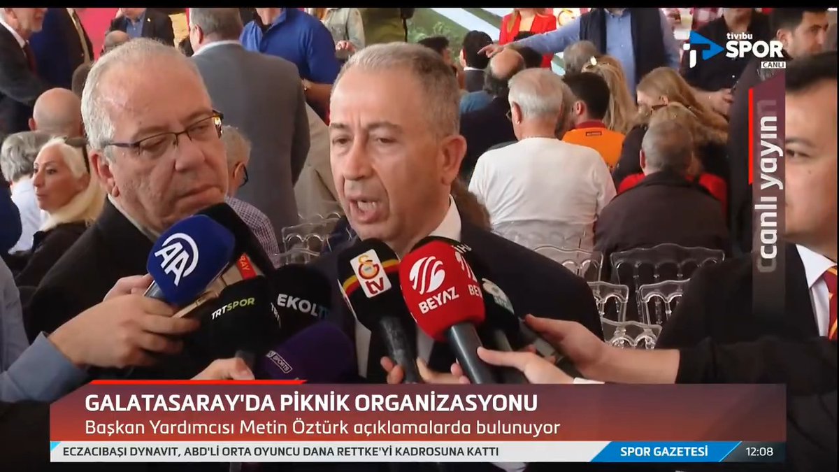 "ARDA KARDEŞLER; GALATASARAY ALEYHİNE, FENERBAHÇE LEHİNE DÜDÜK ÇALAN BİR HAKEM..." Metin Öztürk: "Galatasaray aleyhine bu kadar kasıtlı hareket eden hakem Arda Kardeşler'in derbiye atanması manidar! İlk devrede hakkımızı yiyen hakem bu maça tekrar atanıyor."