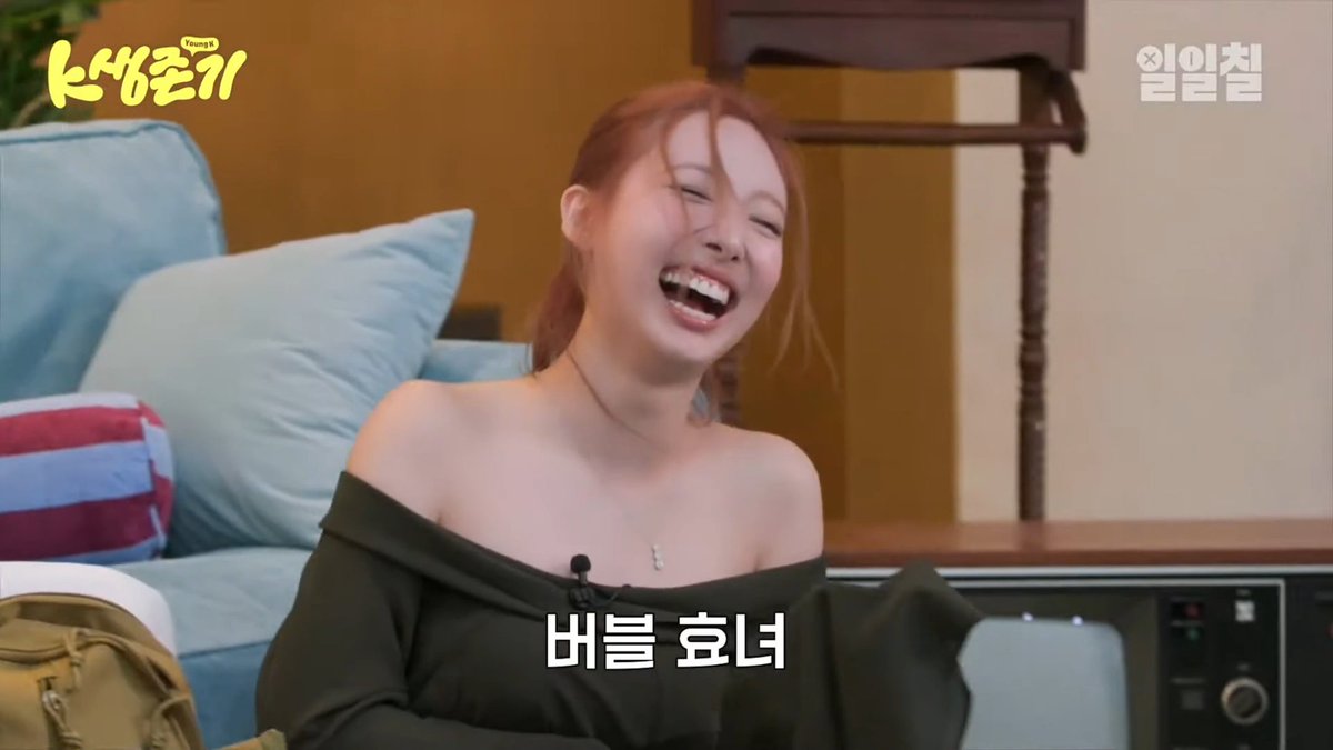 Nayeon said she needs her phone even if the world is ending so she can say her last goodbyes on Bubble because she's an idol 😭😭