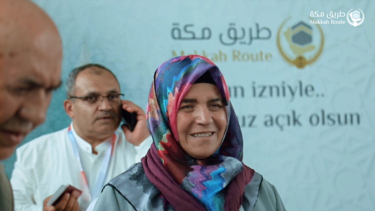 📹 | من مطار إيسنبوغا الدولي بمدينة أنقرة في جمهورية تركيا، يواصل فريق #مبادرة_طريق_مكة أعماله في خدمة ضيوف الرحمن وتيسير إجراءات قدومهم لأداء فريضة الحج. #رؤية_السعودية_2030