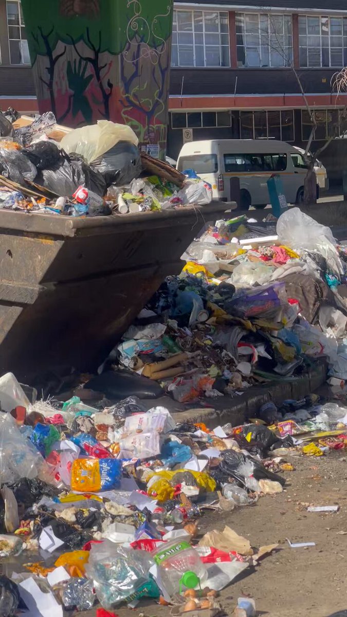 This is in the Joburg inner city. A business and residential district. 🥺