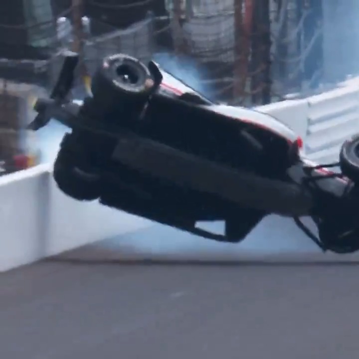 Nolan Siegel has been seen and released following this crash and blow over during #Indy500 practice. 📺: Peacock