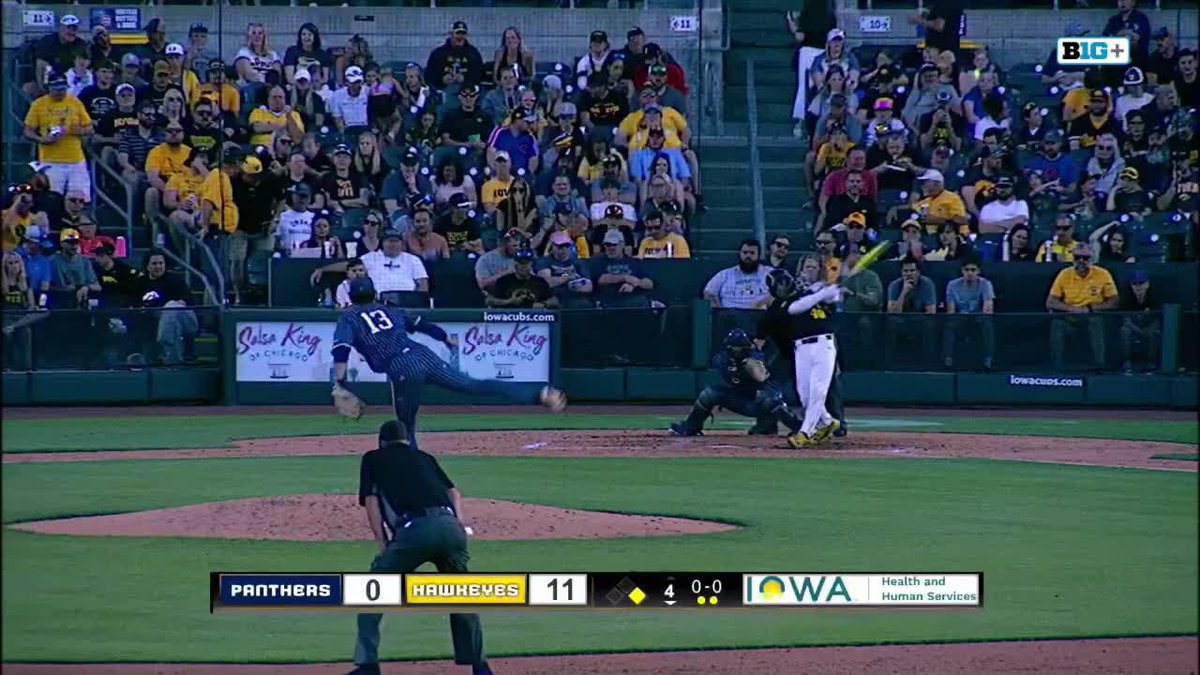 FIRST CAREER HOMER COMES AT HOME! 🏠 Cade Moss x #Hawkeyes