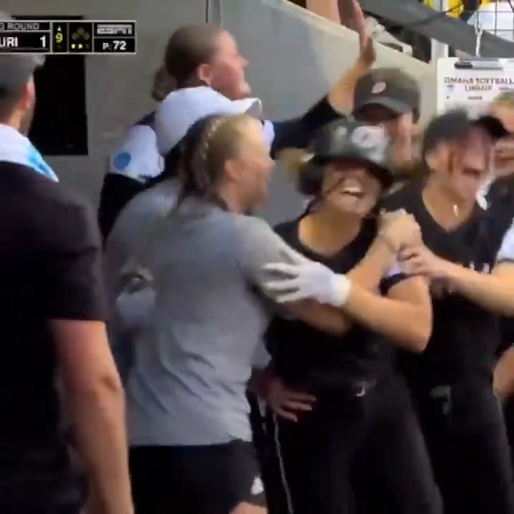 🚨UPSET ALERT🚨 Omaha Softball stuns (7) Missouri, 3-1, in 9 innings 😱 #RoadToWCWS
