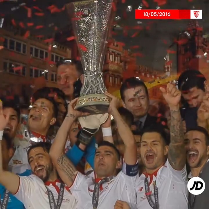 📅 #TalDiaComoHoy 🔙 ¡Se cumplen ocho años de una noche histórica en Basilea! 🥇🏆 😍🙌 El doblete de Coke y el gol de Gameiro. 🤝 UEFA Europa League #WeareSevilla #NuncaTeRindas