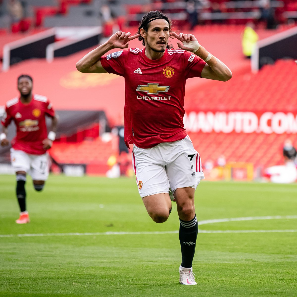 When fans returned to Old Trafford for the last home game, Cavani greeted them with this!