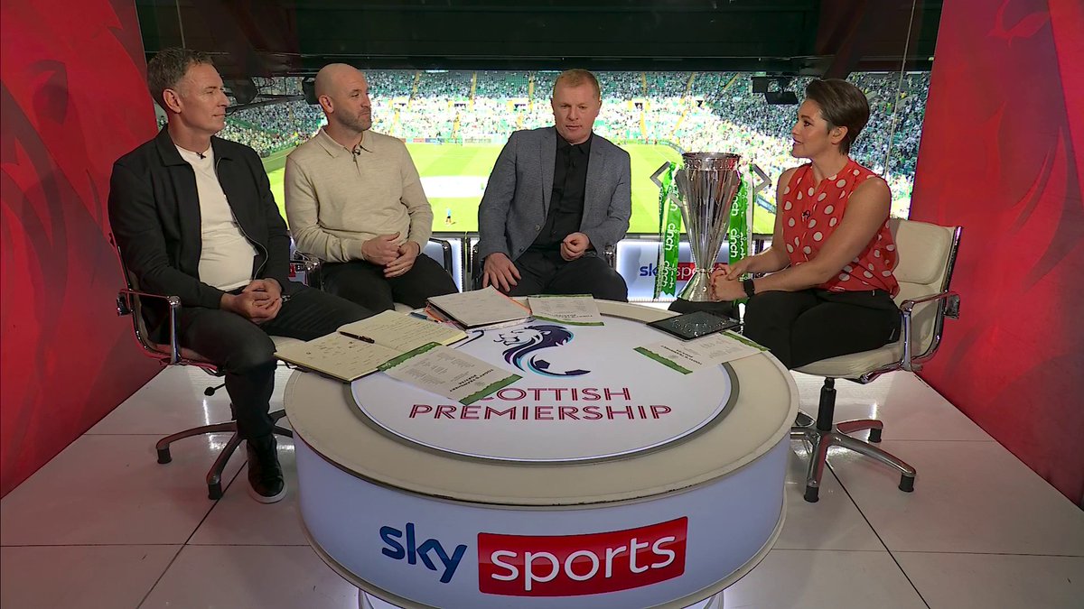 🤣 "I know he wanted to come and celebrate Celtic's title." A special guest entered the studio before Celtic face St Mirren... ⬇️