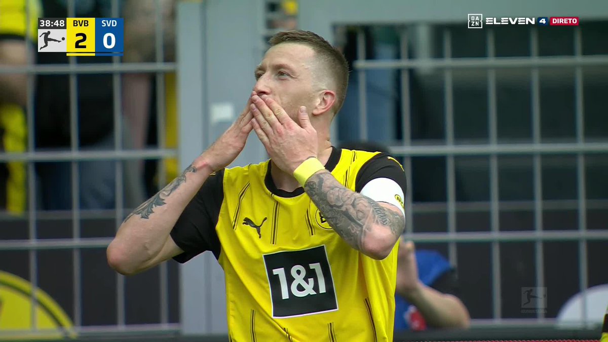 Marco Reus. De livre direto. No seu último jogo em casa pelo Dortmund. QUE MOMENTO! 💛