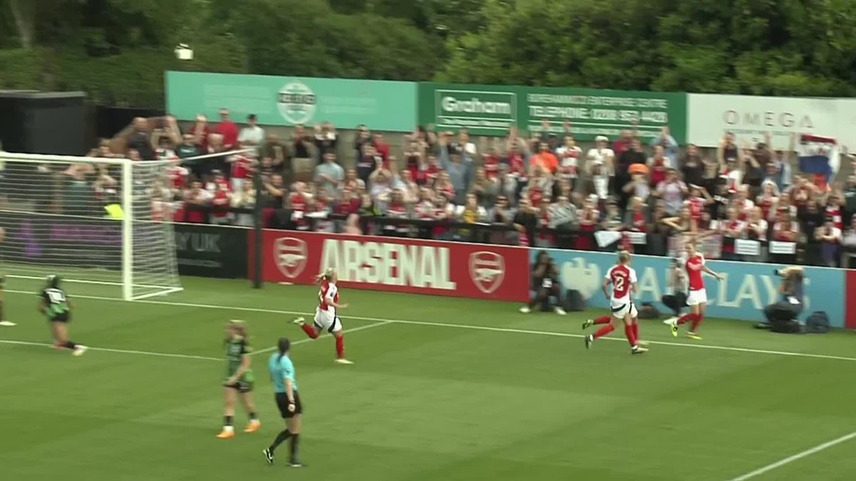 WITH HER FIRST TOUCH VIV SCORES! 😱 A signature Vivianne Miedema finish, assisted by Beth Mead MBE 🎯 #BarclaysWSL Arsenal Women