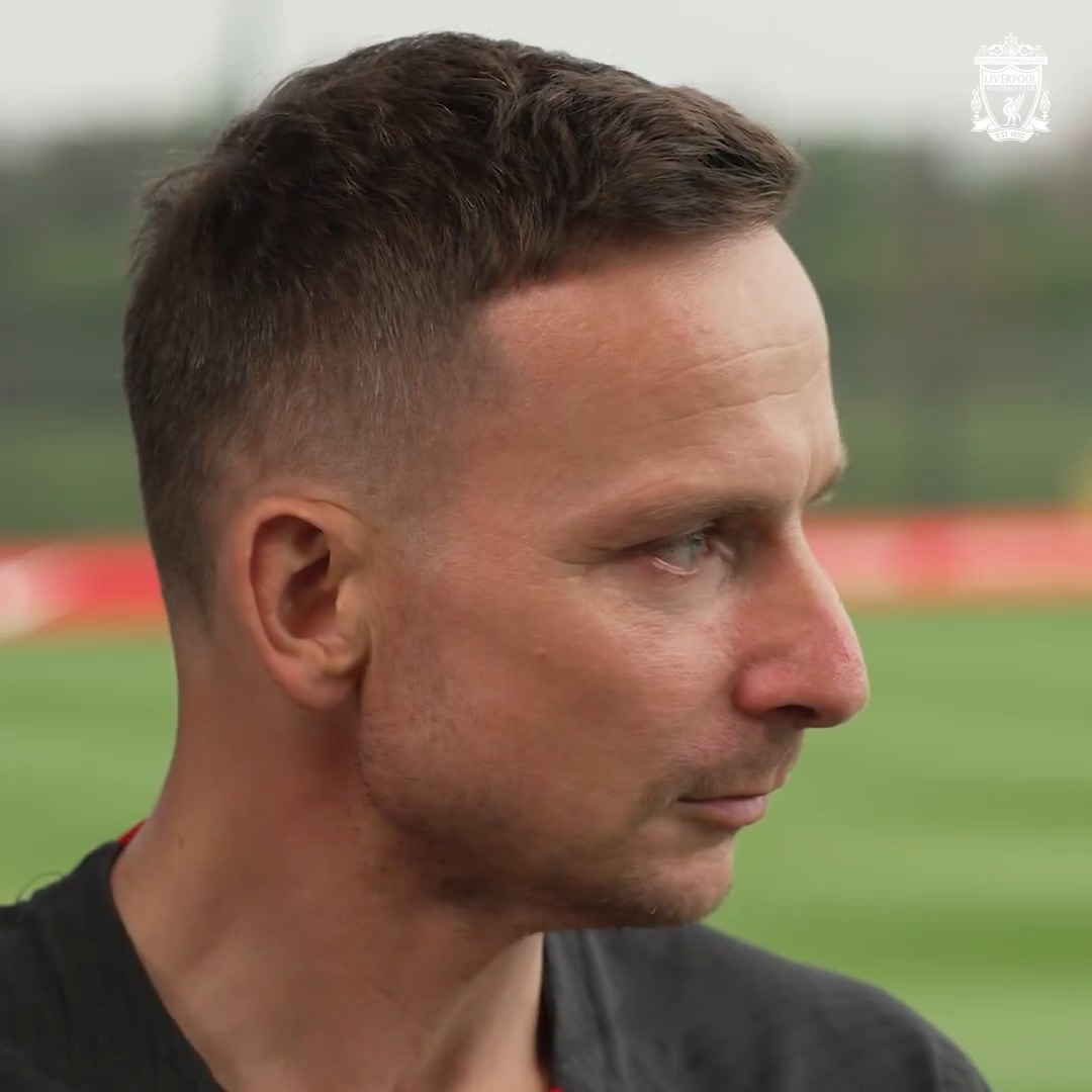 "Our friendship is big, our commitment is even bigger. Our loyalty is massive. Together strong." An emotional Pep Lijnders on what Jürgen Klopp means to him 🥹