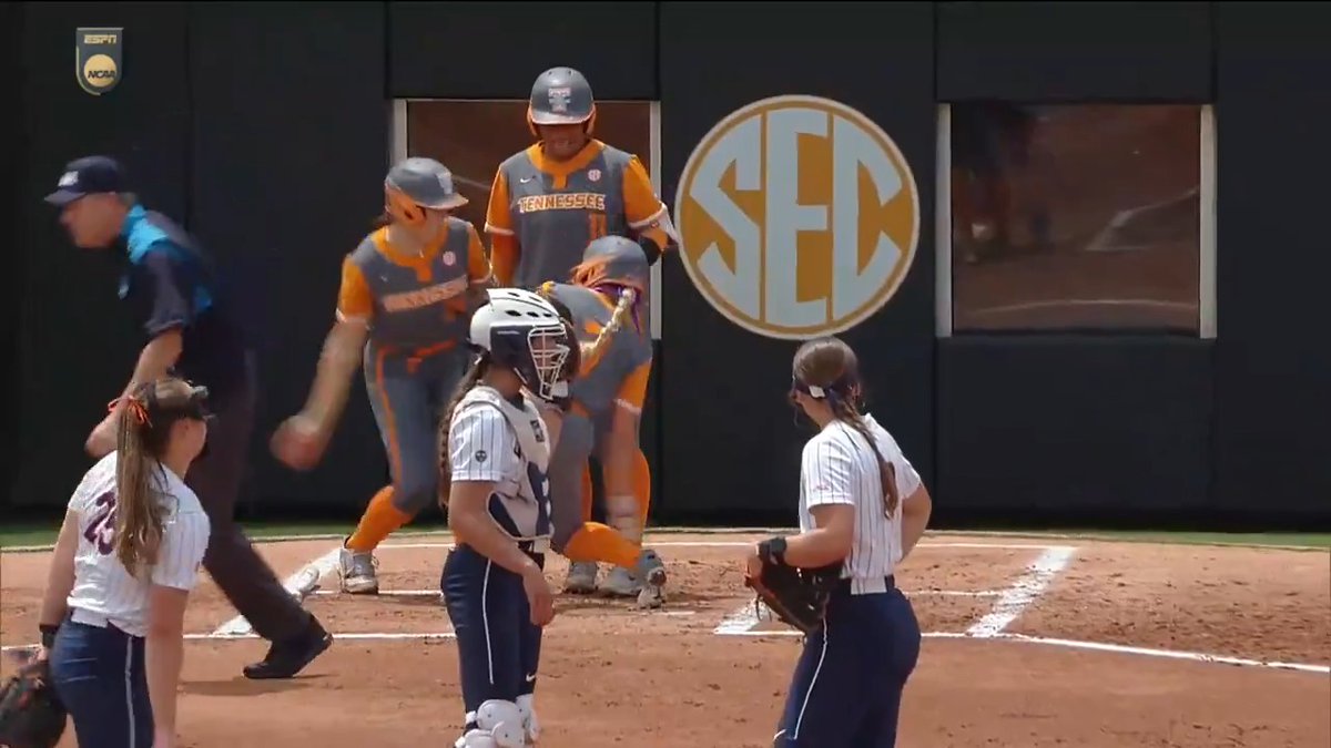 BACK-TO-BACK HOME RUNS FOR THE V🟠LS #RoadToWCWS x 🎥 ESPN2 / Tennessee Softball