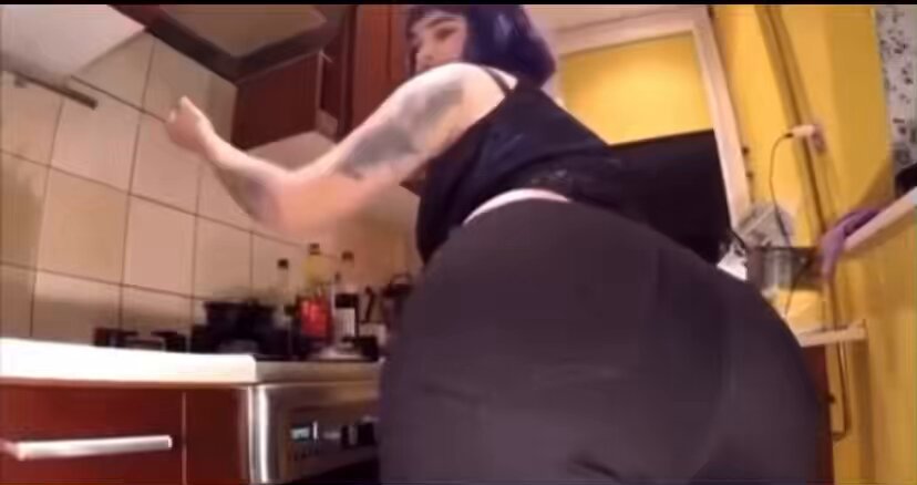 Let me bounce my stank ass farts in your face babe🥵🍑💨book your sessions now!! Santanareddbooking@gmail.com #fartfetish #eproctophilla #eprocto #fartinggirl
