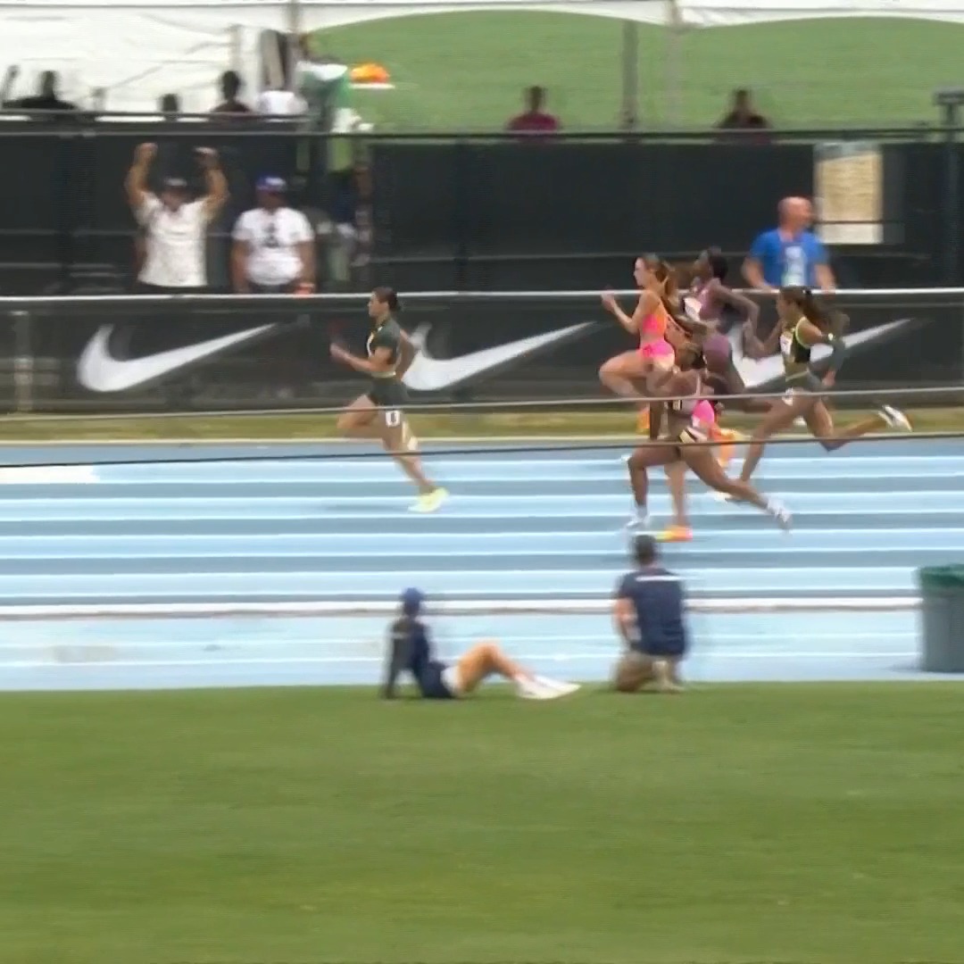 🇺🇸Sydney McLaughlin-Levrone beating a stacked 200m field in a new 22.07 (-0.3) personal best!